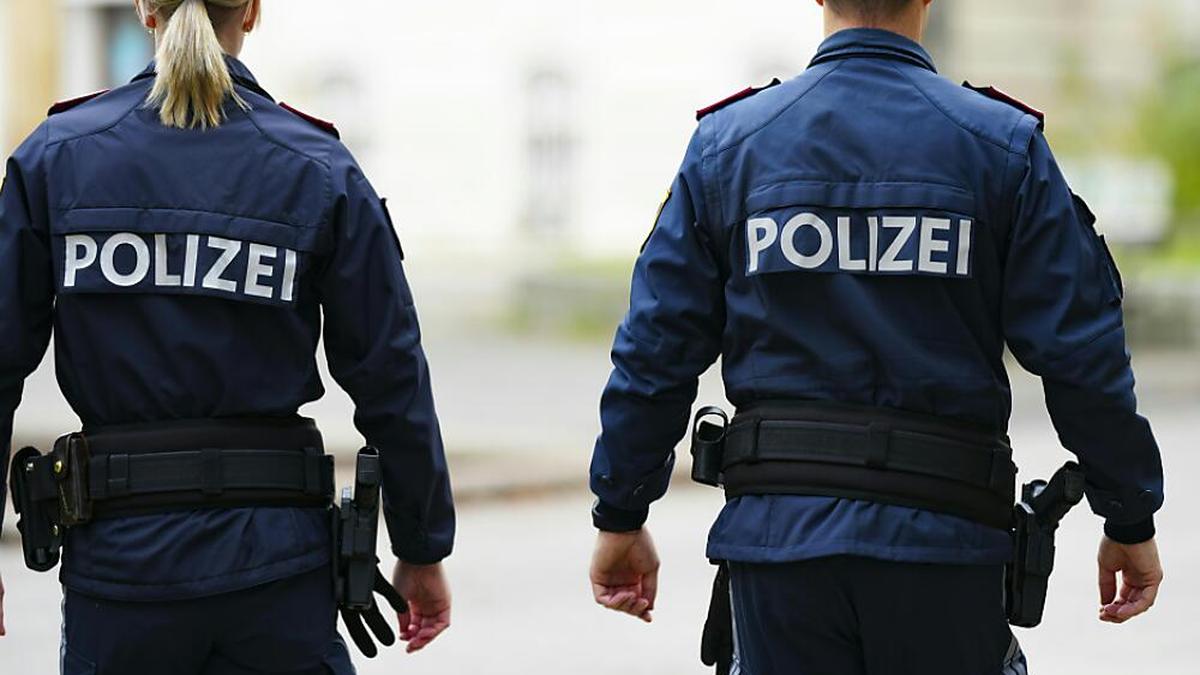 Betrugsopfer 75 Jährige Wienerin Fuhr Mit Falschem Polizisten Von Bank Zu Bank Und Hob Geld Ab 